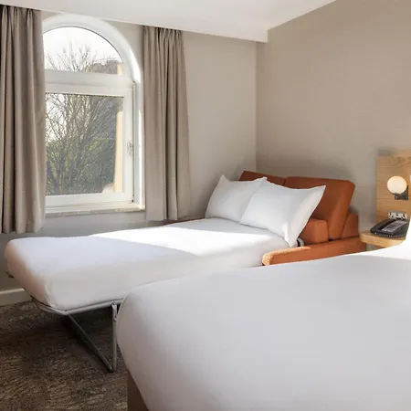 Hilton York Hotel Room photo