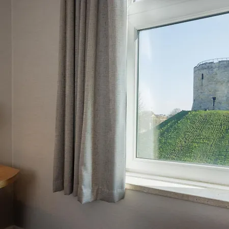 Hilton York Hotel Room photo